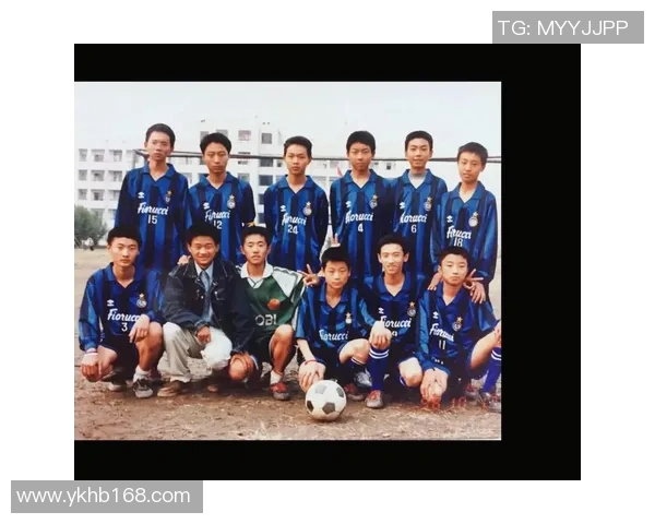 足球小张哥的传奇之路：从草根球员到职业联赛的奋斗故事